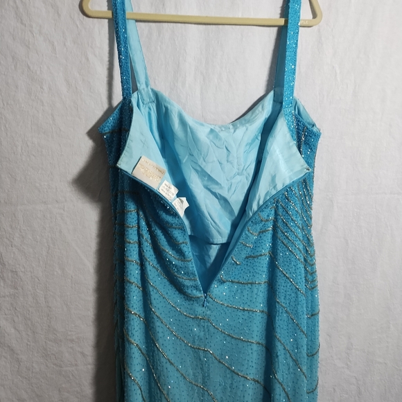 Aurora Formals Gown size 20 (reposhed) Blue hombre effect w/ iridescent beads - Picture 4 of 16